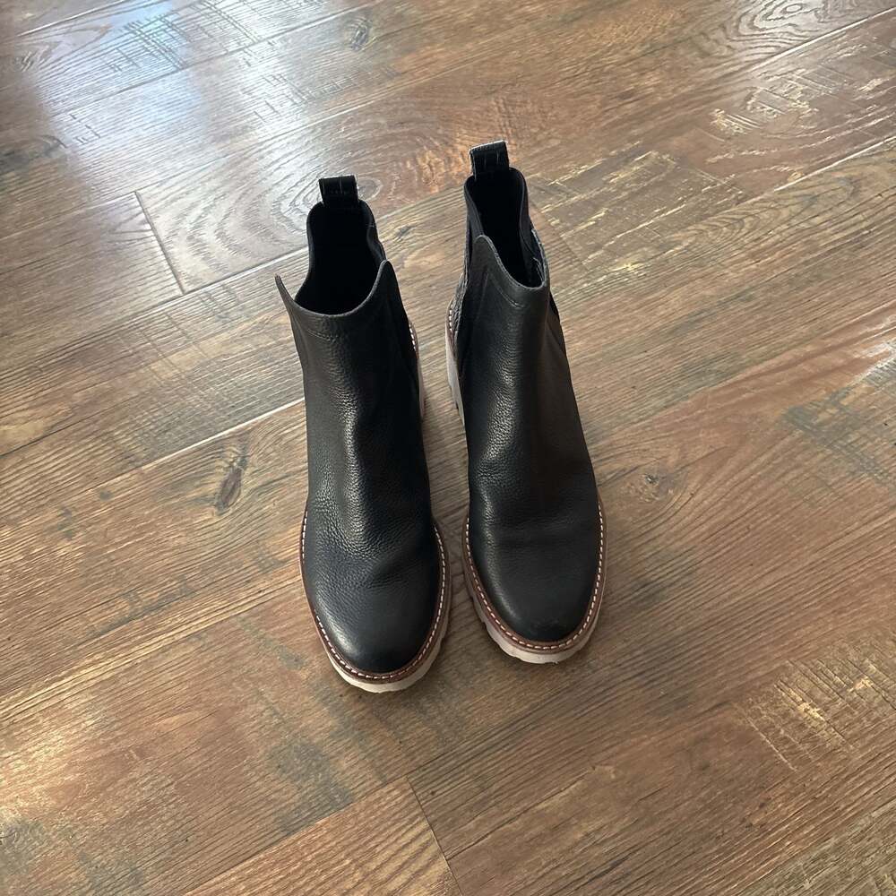 Dolce Vita Women's Huey H2O Waterproof Black Chunky Lug Sole Chelsea Boots
